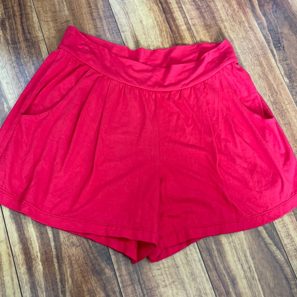 Ava sky red shorts size XS